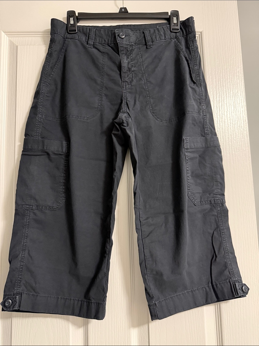 American Eagle Outfitters Navy Women’s Cargo Capris - 4 Short